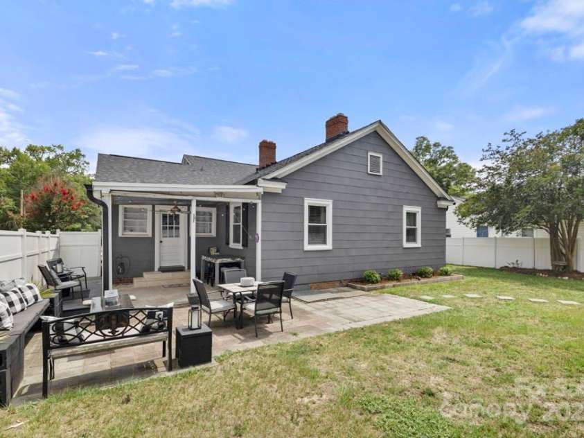 305 Marion Street, Kershaw, SC 29067.  MLS# CAR4278646, YatesRealty ID 26403. 