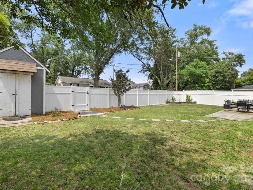 305 Marion Street, Kershaw, SC 29067.  MLS# CAR4278646, YatesRealty ID 26403. 