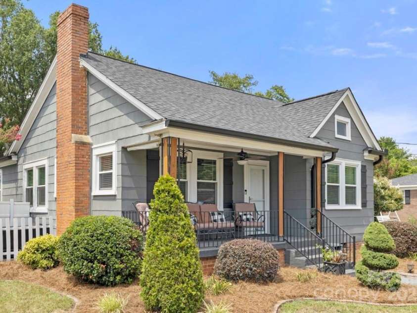 305 Marion Street, Kershaw, SC 29067.  MLS# CAR4278646, YatesRealty ID 26403. 