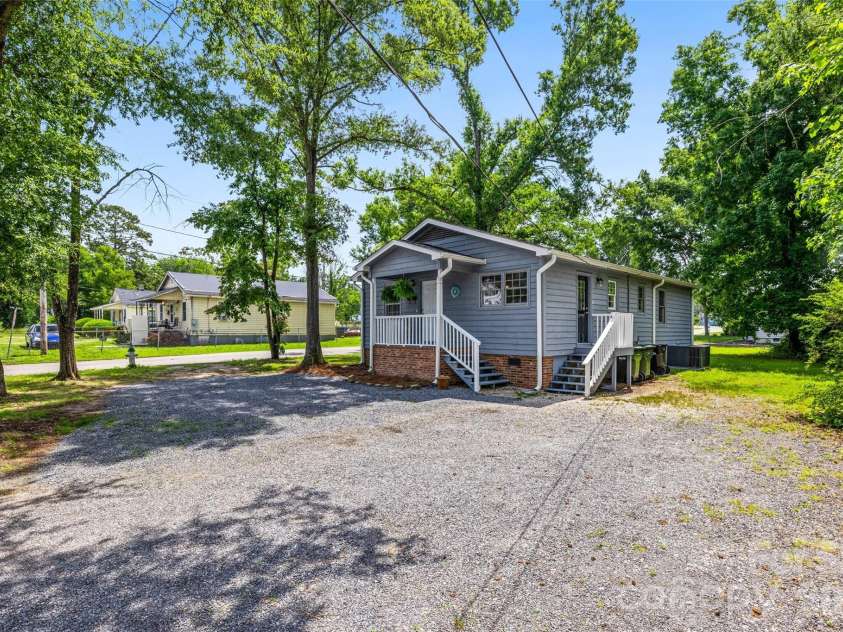 1421 Flint Hill Street, Rock Hill, SC 29730.  MLS# CAR4385287, YatesRealty ID 26404. 