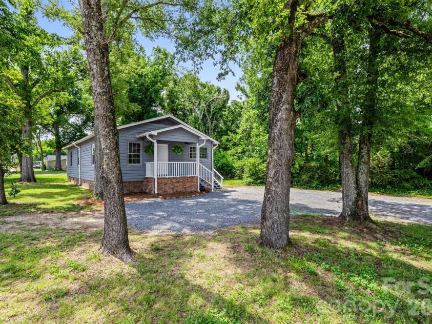 1421 Flint Hill Street, Rock Hill, SC 29730.  MLS# CAR4385287, YatesRealty ID 26404. 