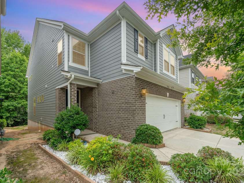 15524 Scholastic Drive, Charlotte, NC 28277.  MLS# CAR4266117, YatesRealty ID 26404. 
