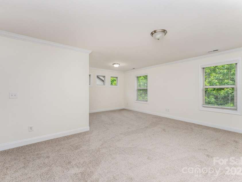 15524 Scholastic Drive, Charlotte, NC 28277.  MLS# CAR4266117, YatesRealty ID 26404. 