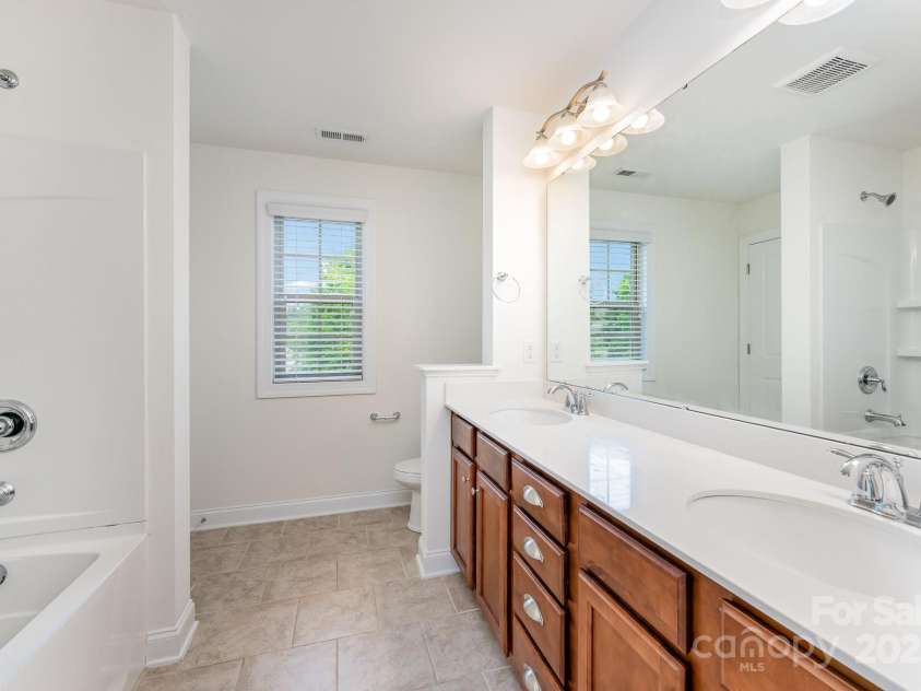 15524 Scholastic Drive, Charlotte, NC 28277.  MLS# CAR4266117, YatesRealty ID 26404. 