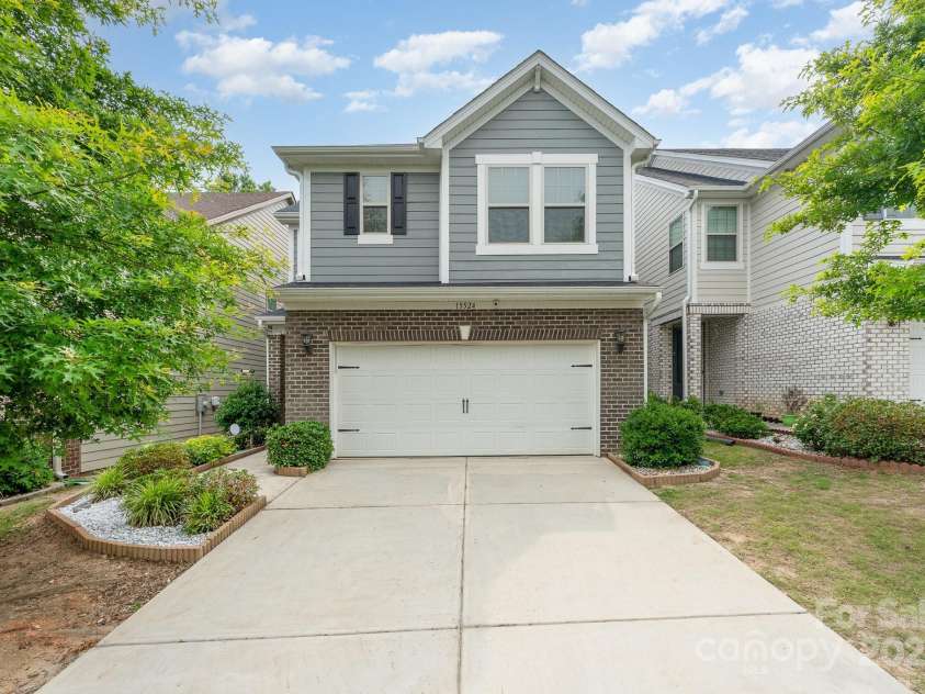 15524 Scholastic Drive, Charlotte, NC 28277.  MLS# CAR4266117, YatesRealty ID 26404. 