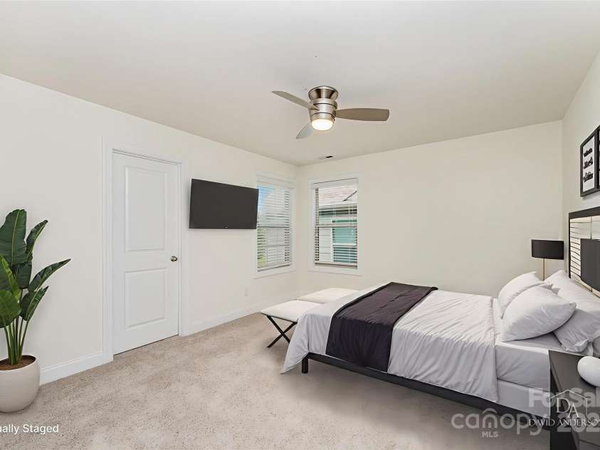 15524 Scholastic Drive, Charlotte, NC 28277.  MLS# CAR4266117, YatesRealty ID 26404. 