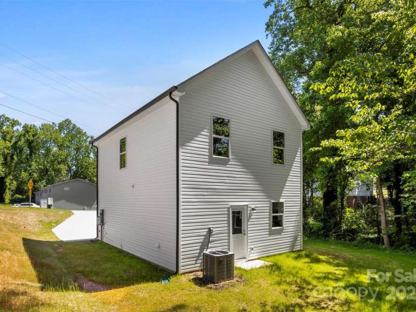 1411 Duhart Avenue, Gastonia, NC 28054.  MLS# CAR4256240, YatesRealty ID 26405. 
