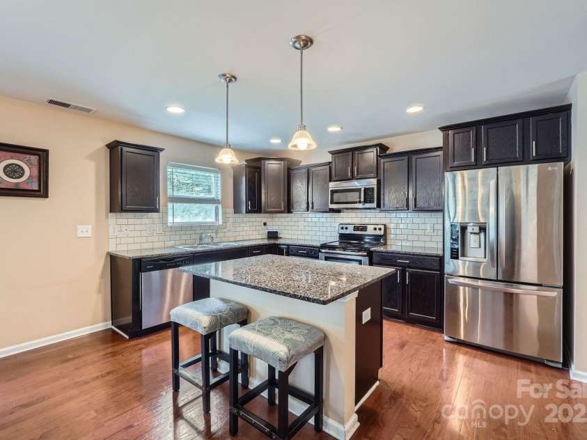 10920 Dapple Grey Lane, Charlotte, NC 28213.  MLS# CAR4277873, YatesRealty ID 26406. 