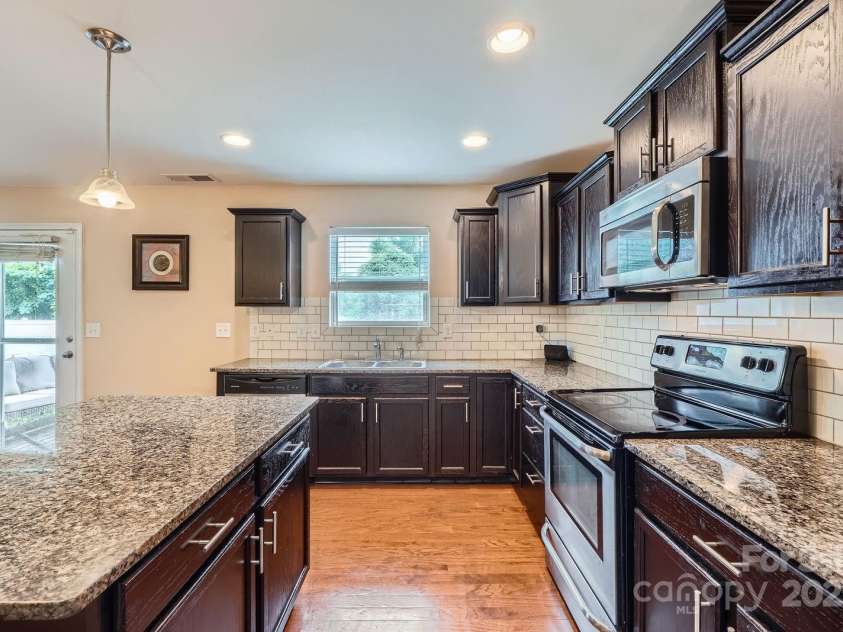 10920 Dapple Grey Lane, Charlotte, NC 28213.  MLS# CAR4277873, YatesRealty ID 26406. 