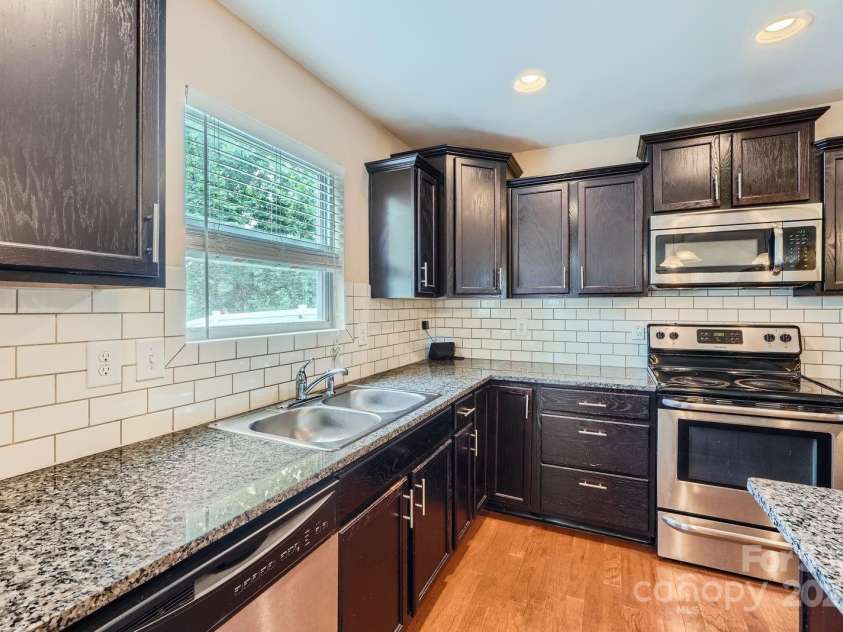 10920 Dapple Grey Lane, Charlotte, NC 28213.  MLS# CAR4277873, YatesRealty ID 26406. 