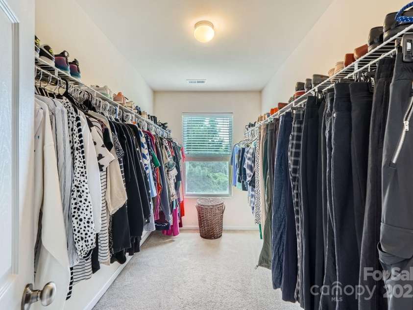 10920 Dapple Grey Lane, Charlotte, NC 28213.  MLS# CAR4277873, YatesRealty ID 26406. 