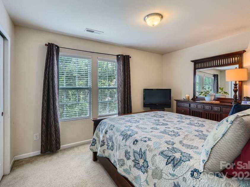 10920 Dapple Grey Lane, Charlotte, NC 28213.  MLS# CAR4277873, YatesRealty ID 26406. 