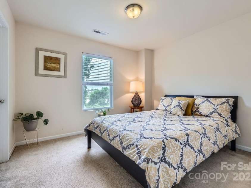 10920 Dapple Grey Lane, Charlotte, NC 28213.  MLS# CAR4277873, YatesRealty ID 26406. 