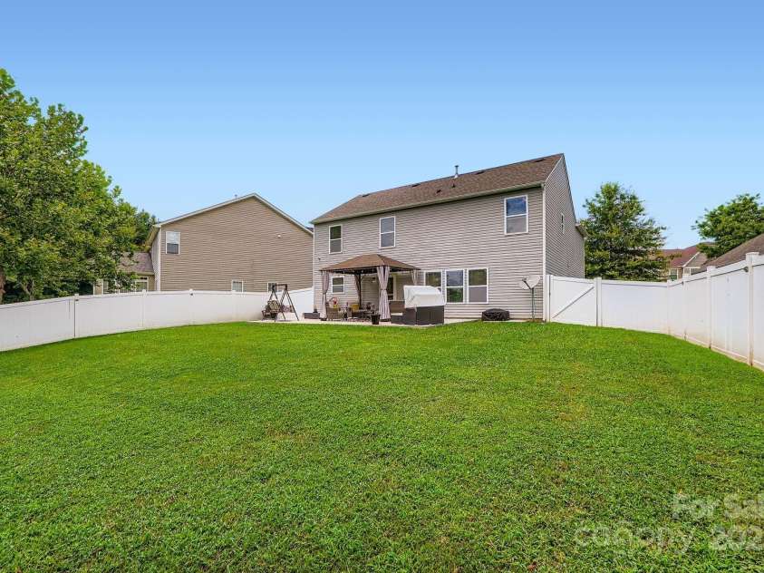 10920 Dapple Grey Lane, Charlotte, NC 28213.  MLS# CAR4277873, YatesRealty ID 26406. 