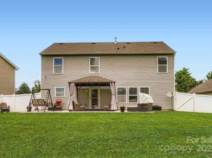 10920 Dapple Grey Lane, Charlotte, NC 28213.  MLS# CAR4277873, YatesRealty ID 26406. 