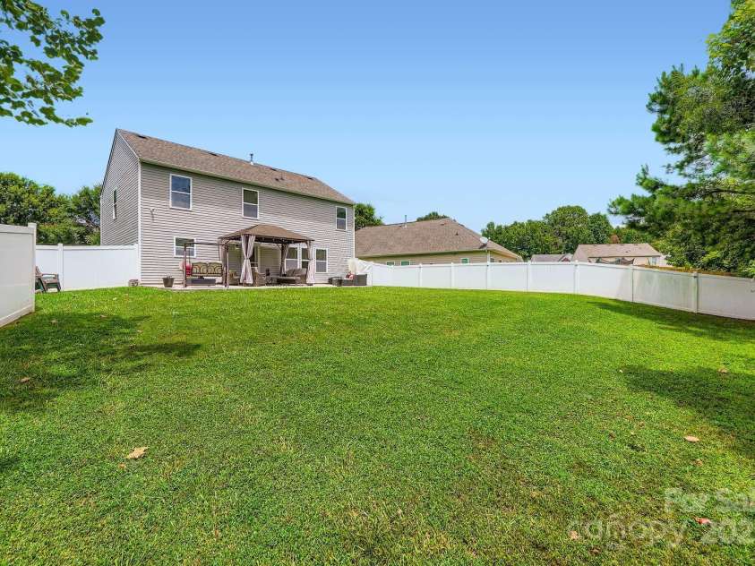 10920 Dapple Grey Lane, Charlotte, NC 28213.  MLS# CAR4277873, YatesRealty ID 26406. 