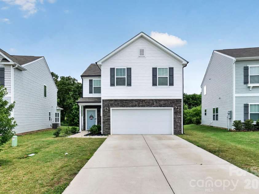 1101 Freeman View Drive, Albemarle, NC 28001.  MLS# CAR4387930, YatesRealty ID 26406. 