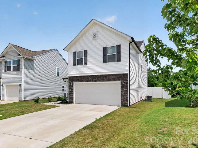 1101 Freeman View Drive, Albemarle, NC 28001.  MLS# CAR4420568, YatesRealty ID 26406. 