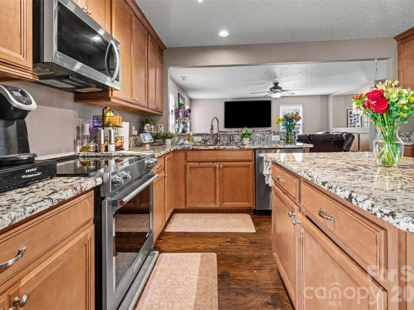 1505 Morning Dove Way, Clover, SC 29710.  MLS# CAR4387903, YatesRealty ID 26407. KITCHEN