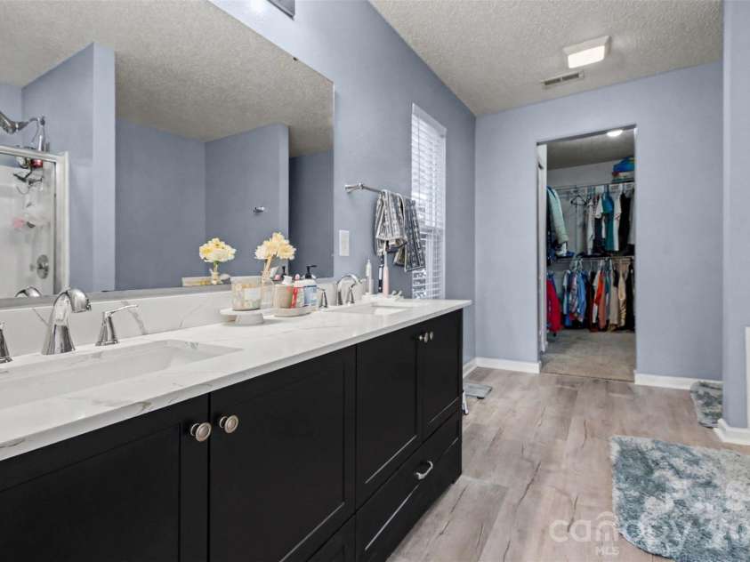 1505 Morning Dove Way, Clover, SC 29710.  MLS# CAR4387903, YatesRealty ID 26407. PRIMARY BATH