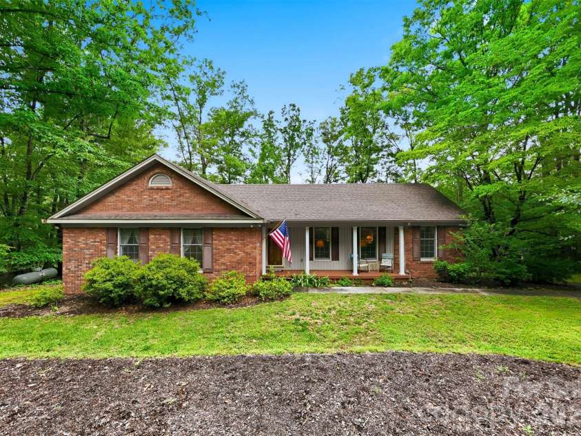 104 Laurelwood Drive, Morganton, NC 28655.  MLS# CAR4387339, YatesRealty ID 26408. 