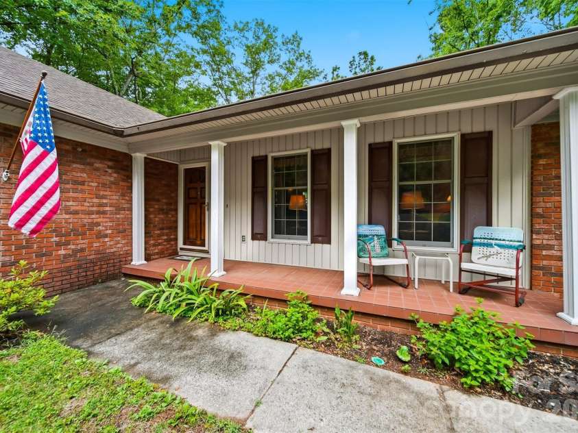 104 Laurelwood Drive, Morganton, NC 28655.  MLS# CAR4387339, YatesRealty ID 26408. 