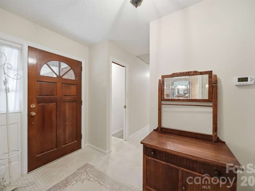 104 Laurelwood Drive, Morganton, NC 28655.  MLS# CAR4387339, YatesRealty ID 26408. 
