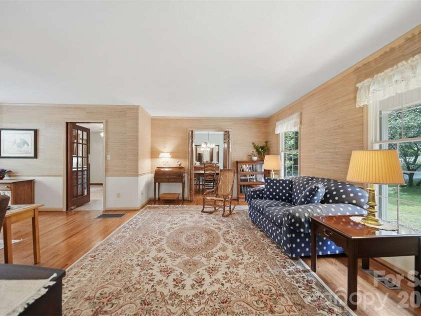 104 Laurelwood Drive, Morganton, NC 28655.  MLS# CAR4387339, YatesRealty ID 26408. 