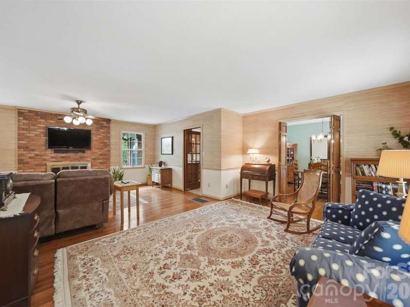104 Laurelwood Drive, Morganton, NC 28655.  MLS# CAR4387339, YatesRealty ID 26408. 