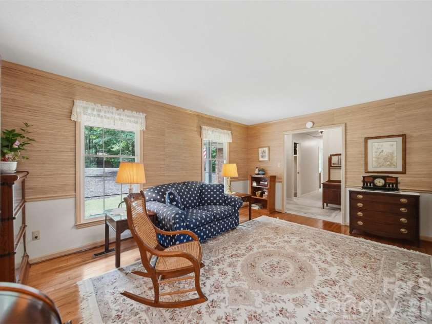 104 Laurelwood Drive, Morganton, NC 28655.  MLS# CAR4387339, YatesRealty ID 26408. 
