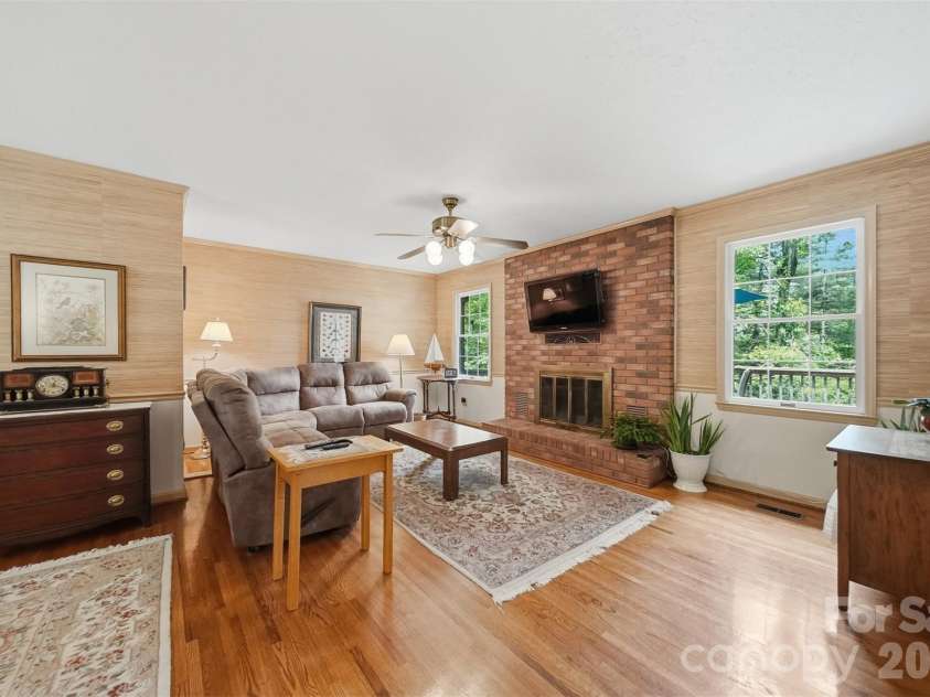 104 Laurelwood Drive, Morganton, NC 28655.  MLS# CAR4387339, YatesRealty ID 26408. 