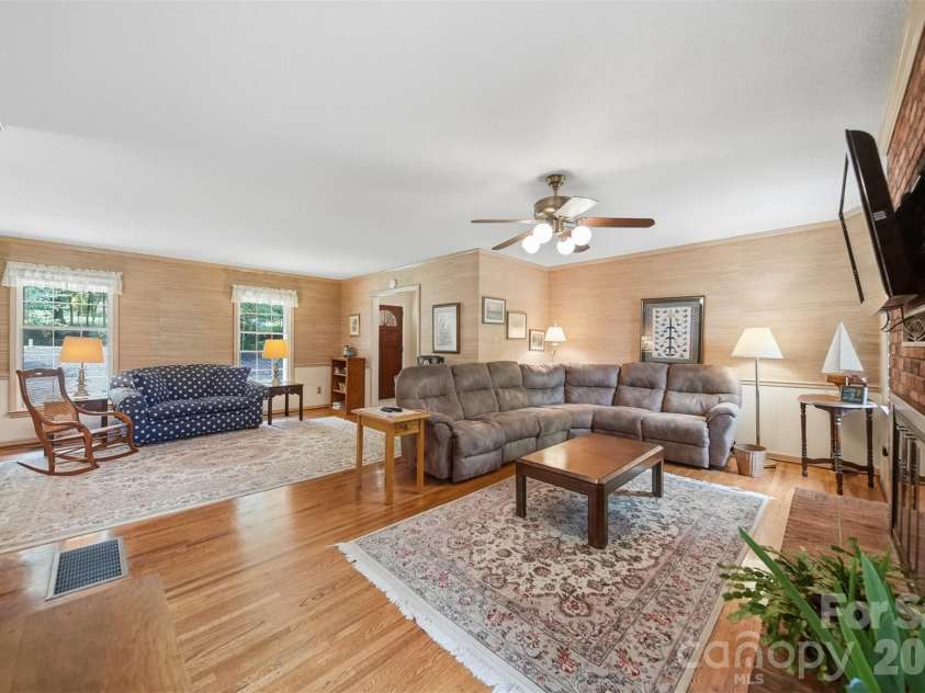 104 Laurelwood Drive, Morganton, NC 28655.  MLS# CAR4387339, YatesRealty ID 26408. 