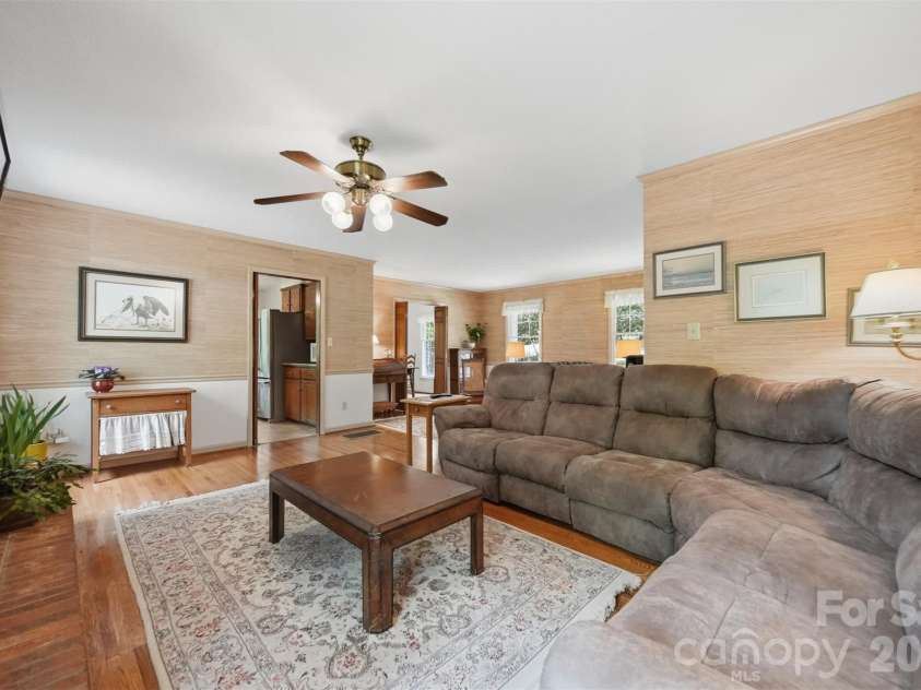 104 Laurelwood Drive, Morganton, NC 28655.  MLS# CAR4387339, YatesRealty ID 26408. 