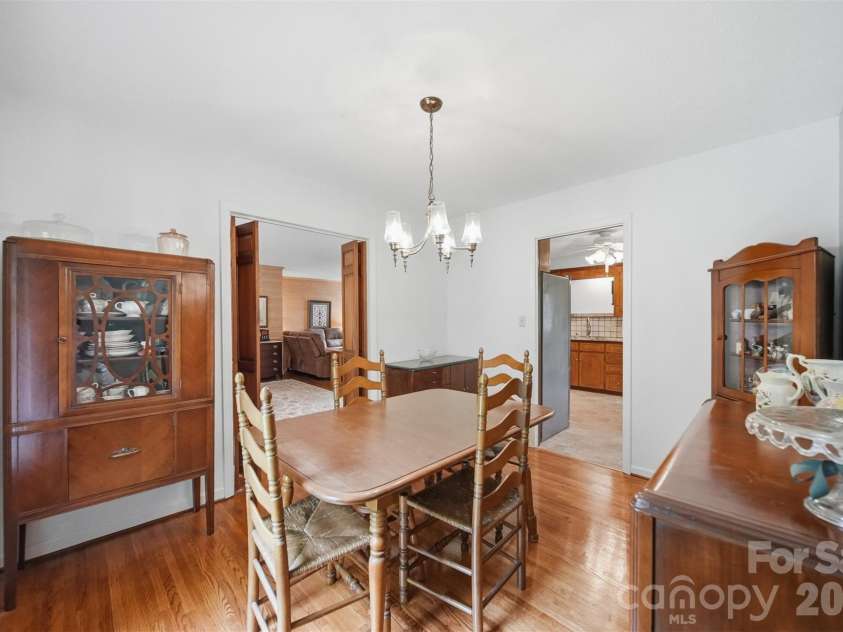 104 Laurelwood Drive, Morganton, NC 28655.  MLS# CAR4387339, YatesRealty ID 26408. 