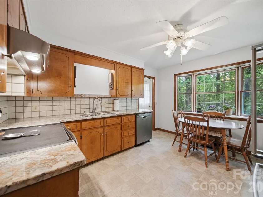 104 Laurelwood Drive, Morganton, NC 28655.  MLS# CAR4387339, YatesRealty ID 26408. 