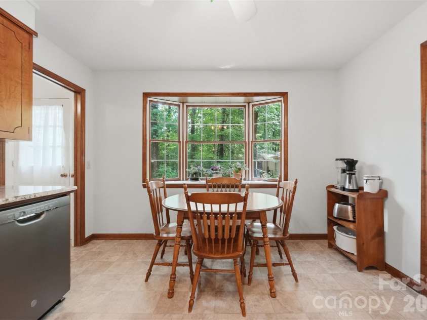 104 Laurelwood Drive, Morganton, NC 28655.  MLS# CAR4387339, YatesRealty ID 26408. 