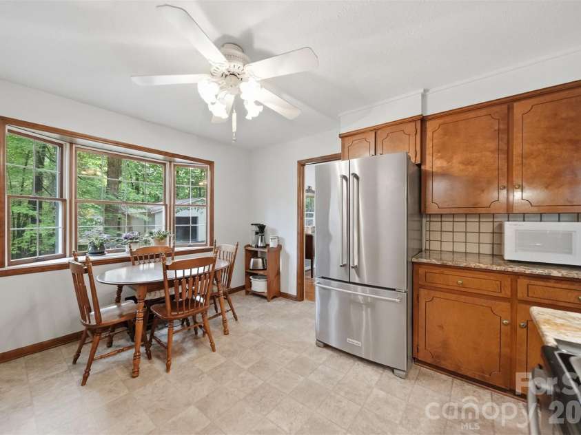 104 Laurelwood Drive, Morganton, NC 28655.  MLS# CAR4387339, YatesRealty ID 26408. 