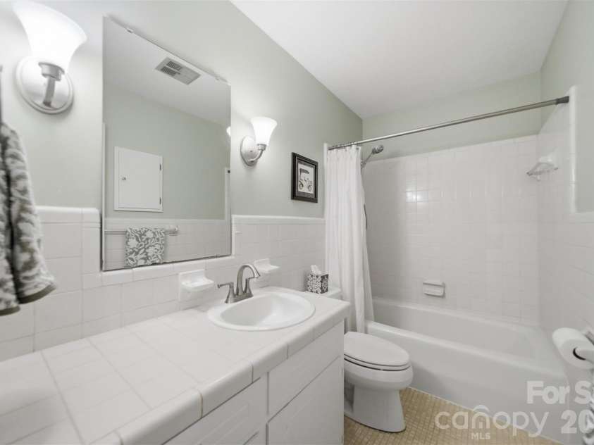 104 Laurelwood Drive, Morganton, NC 28655.  MLS# CAR4387339, YatesRealty ID 26408. 