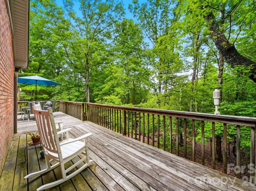 104 Laurelwood Drive, Morganton, NC 28655.  MLS# CAR4387339, YatesRealty ID 26408. 