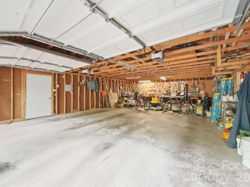 104 Laurelwood Drive, Morganton, NC 28655.  MLS# CAR4387339, YatesRealty ID 26408. 