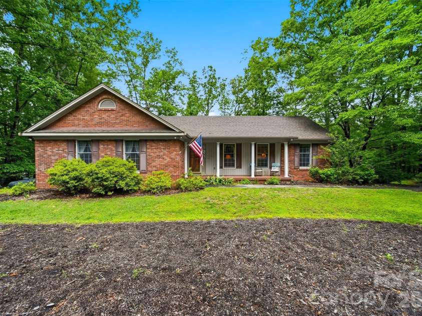 104 Laurelwood Drive, Morganton, NC 28655.  MLS# CAR4387339, YatesRealty ID 26408. 