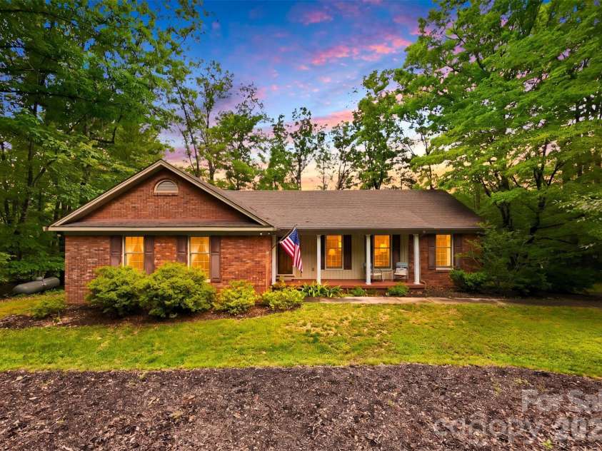 104 Laurelwood Drive, Morganton, NC 28655.  MLS# CAR4387339, YatesRealty ID 26408. 
