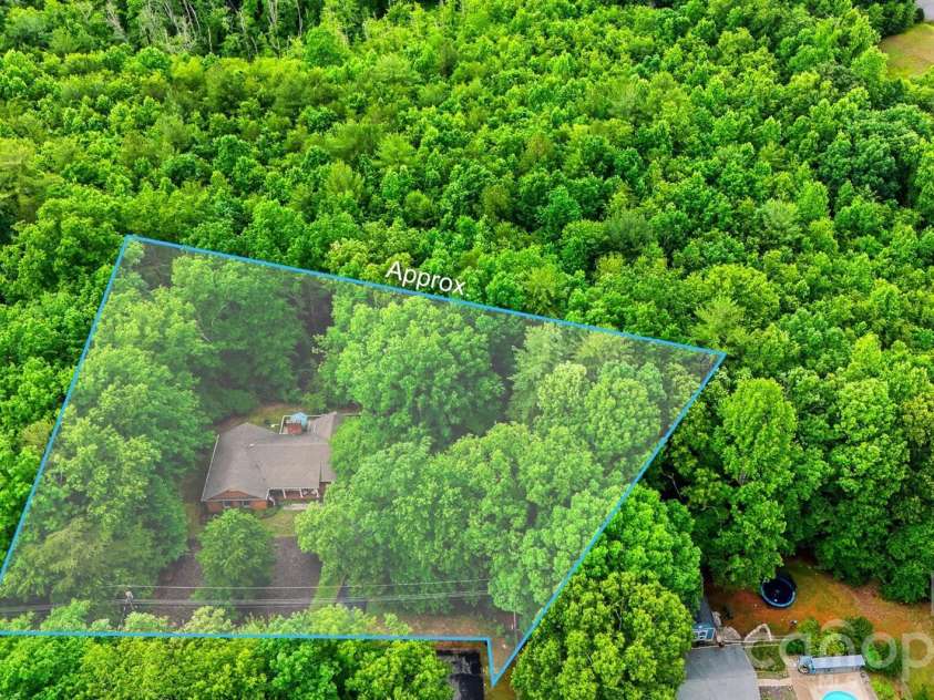 104 Laurelwood Drive, Morganton, NC 28655.  MLS# CAR4387339, YatesRealty ID 26408. 