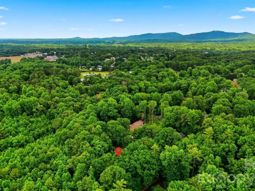 104 Laurelwood Drive, Morganton, NC 28655.  MLS# CAR4387339, YatesRealty ID 26408. 