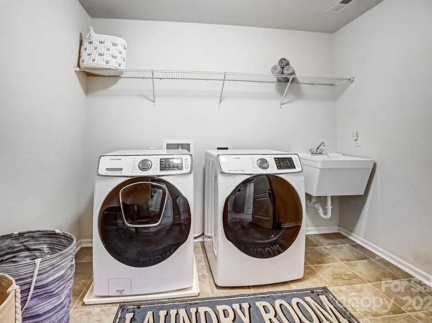 13240 Carolina Wren Court, Charlotte, NC 28278.  MLS# CAR4237425, YatesRealty ID 26408. 