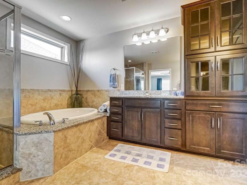 13240 Carolina Wren Court, Charlotte, NC 28278.  MLS# CAR4237425, YatesRealty ID 26408. 