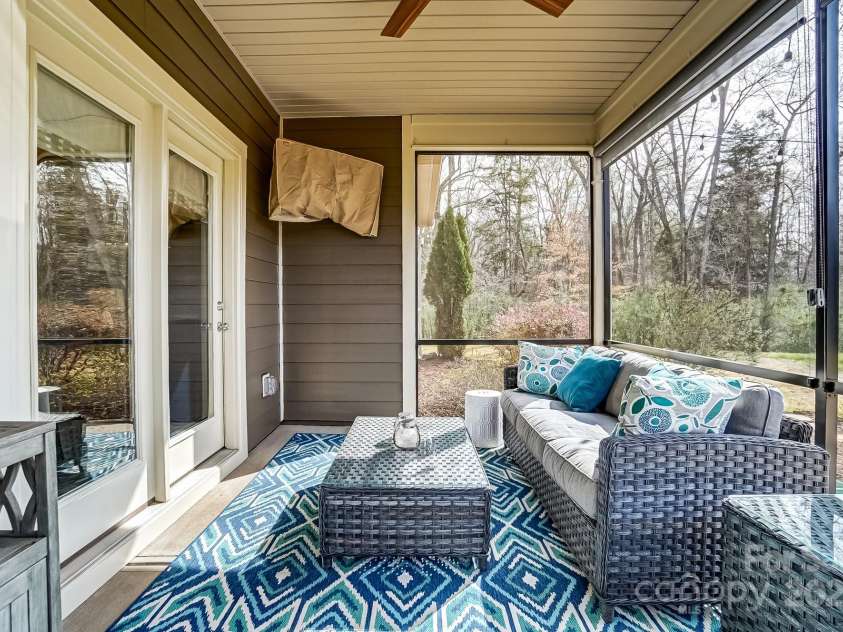 13240 Carolina Wren Court, Charlotte, NC 28278.  MLS# CAR4237425, YatesRealty ID 26408. 