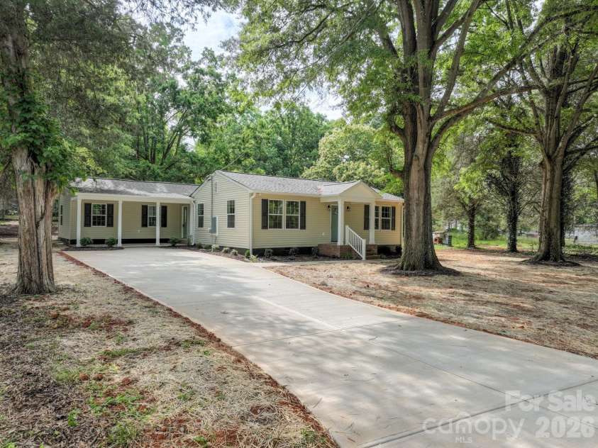 185 Garden Lane, Salisbury, NC 28146.  MLS# CAR4387378, YatesRealty ID 26409. 