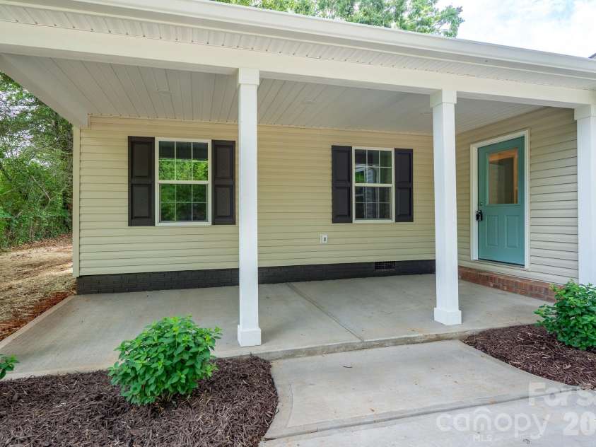 185 Garden Lane, Salisbury, NC 28146.  MLS# CAR4387378, YatesRealty ID 26409. 