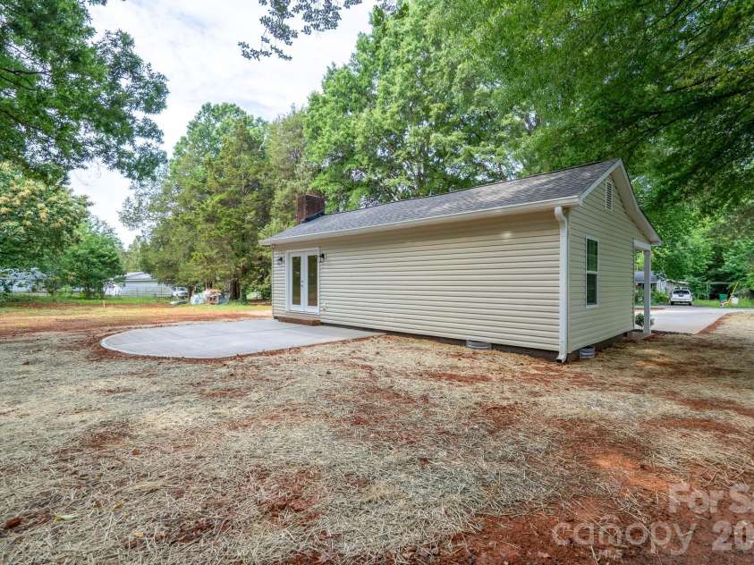 185 Garden Lane, Salisbury, NC 28146.  MLS# CAR4387378, YatesRealty ID 26409. 